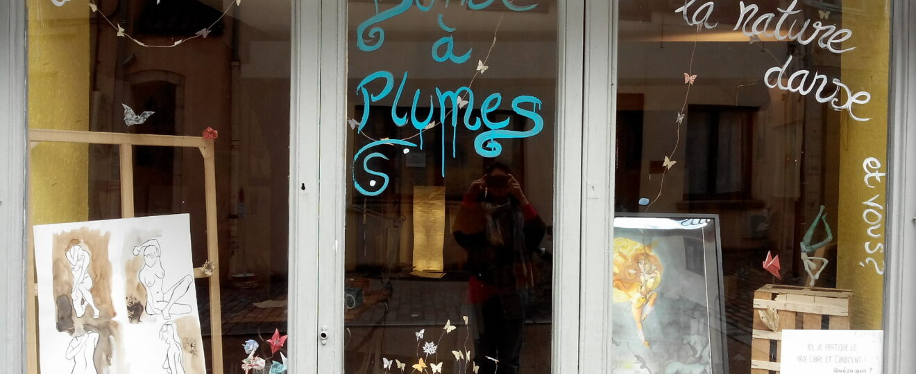 Le Bulbe à Plumes - cAro - Les Vitrines qui Parlent Ambert 2023 - Exposition